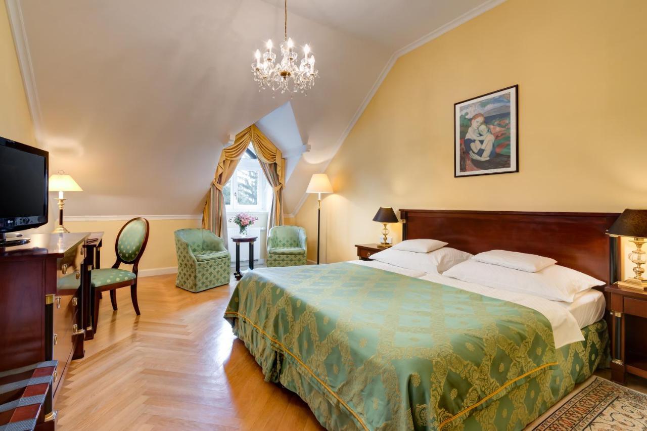 Castle Hotel Grof Degenfeld Tarcal Buitenkant foto