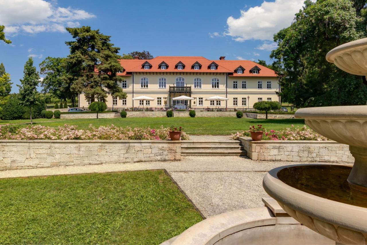 Castle Hotel Grof Degenfeld Tarcal Buitenkant foto