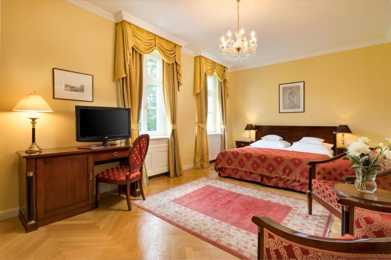 Castle Hotel Grof Degenfeld Tarcal Buitenkant foto