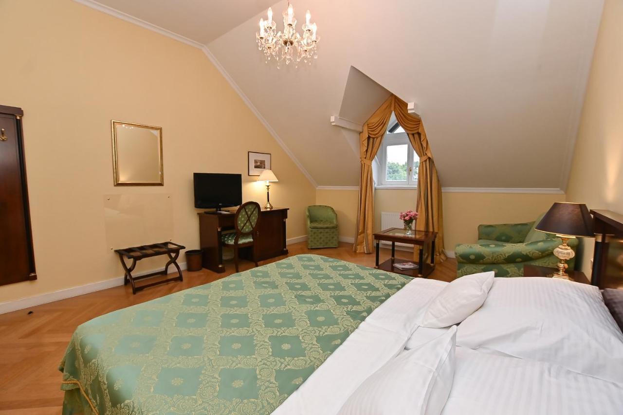 Castle Hotel Grof Degenfeld Tarcal Buitenkant foto