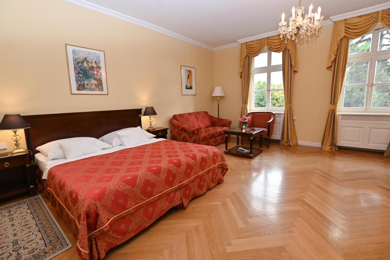 Castle Hotel Grof Degenfeld Tarcal Buitenkant foto