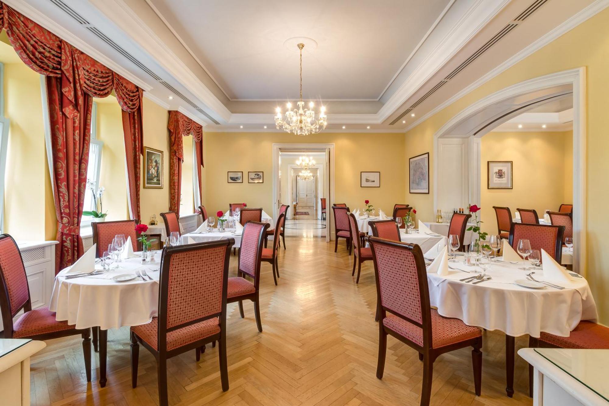 Castle Hotel Grof Degenfeld Tarcal Buitenkant foto