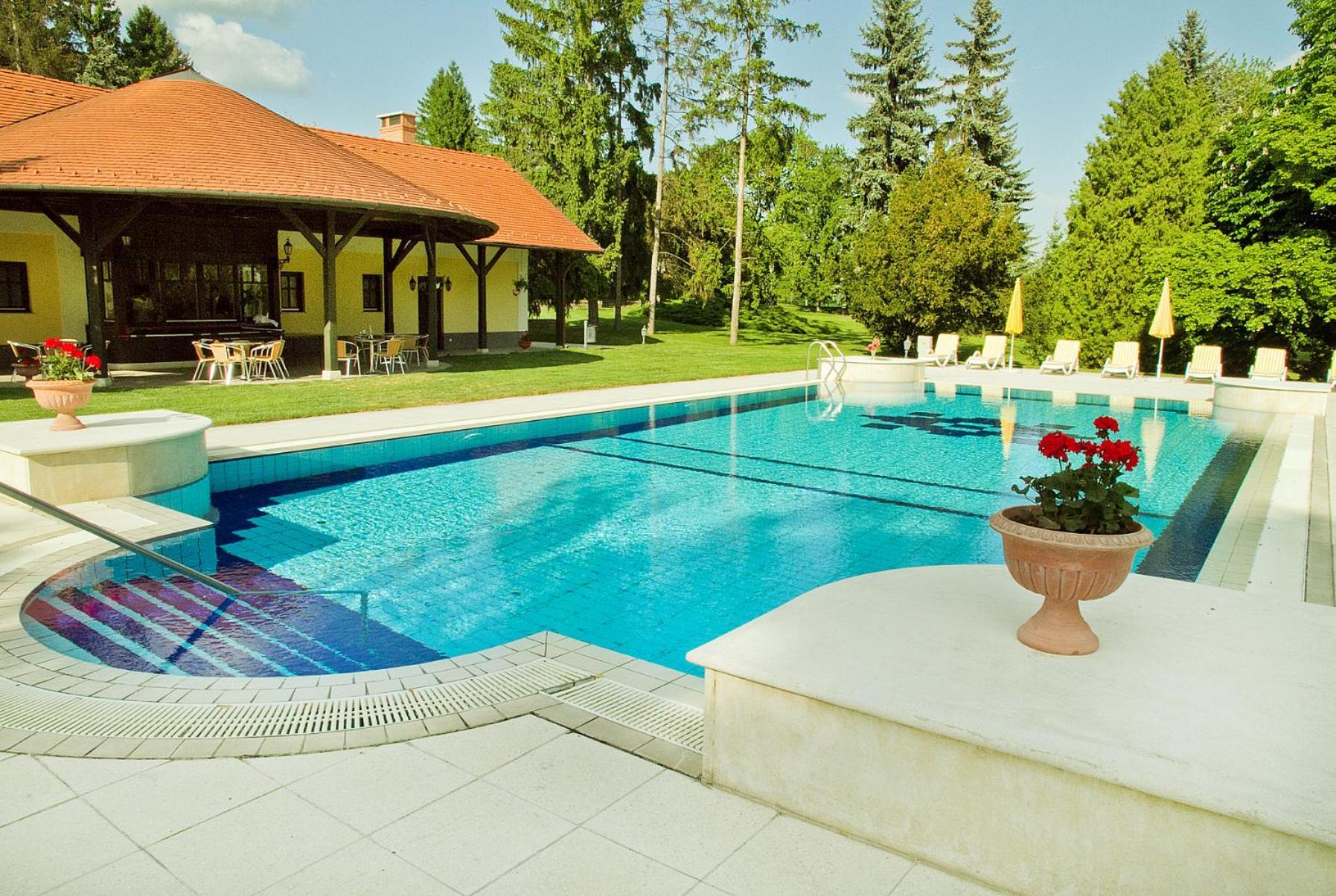 Castle Hotel Grof Degenfeld Tarcal Buitenkant foto